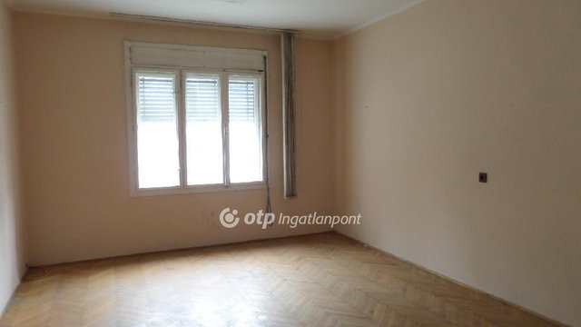 Eladó téglalakás, Nagykanizsán 32 M Ft, 3 szobás
