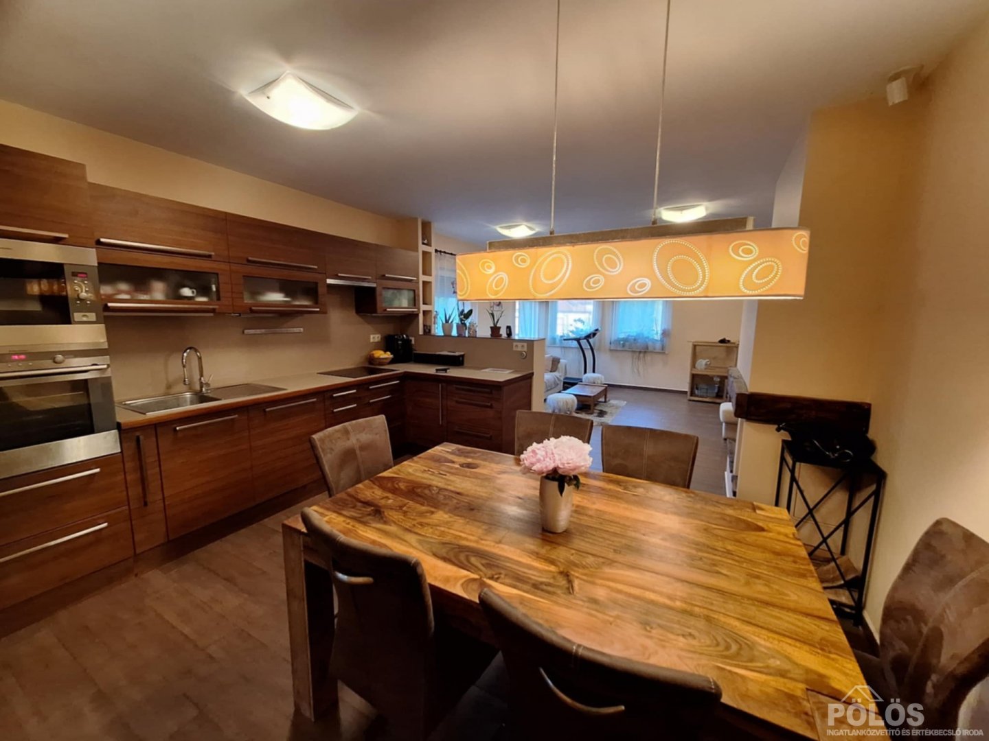 3 bed · 137m² · 153.900.000 ft