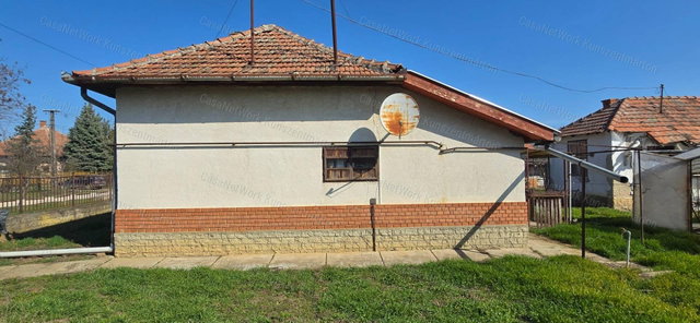 Eladó családi ház, Cibakházán 17.5 M Ft, 2 szobás