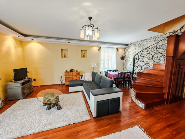 Kiadó téglalakás, albérlet, Tatán 280 E Ft / hó, 4 szobás