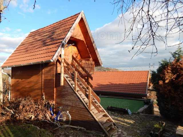 Eladó nyaraló, Balatonfüreden 107 M Ft, 2 szobás