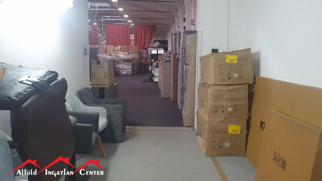 Kiadó üzlethelyiség, Békéscsabán 300 E Ft / hó