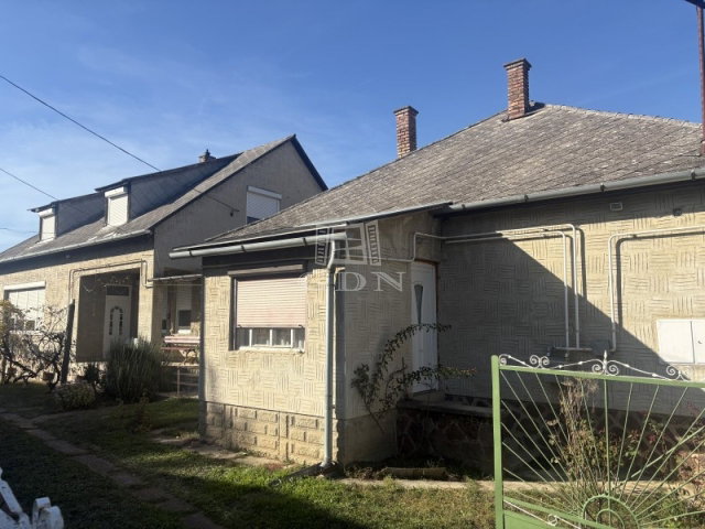 Eladó családi ház, Kaposváron 62.5 M Ft, 6+1 szobás