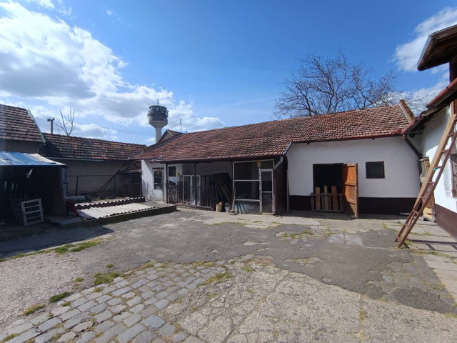 Eladó családi ház, Kiskunfélegyházán 95 M Ft, 5 szobás