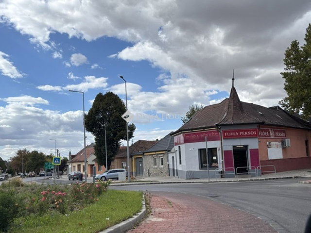 Eladó családi ház, Esztergomban, Terézia utcában 65 M Ft
