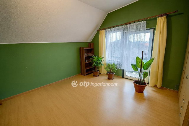 Eladó családi ház, Ercsiben 89.9 M Ft, 6 szobás