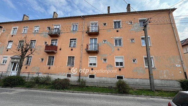 Eladó téglalakás, Pápán 42.9 M Ft, 2 szobás