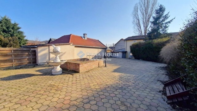 Eladó hotel, Kerepesen 290 M Ft, 15 szobás / költözzbe.hu