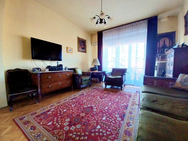 Eladó téglalakás, Budapesten, III. kerületben, Lajos utcában