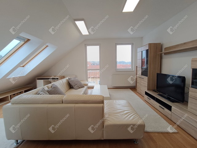 Eladó téglalakás, Sopronban 89.9 M Ft, 4 szobás