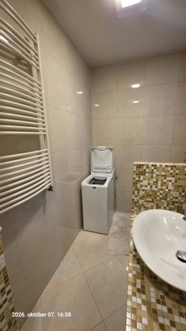 Eladó téglalakás, Debrecenben, Izsó utcában 92 M Ft, 3 szobás