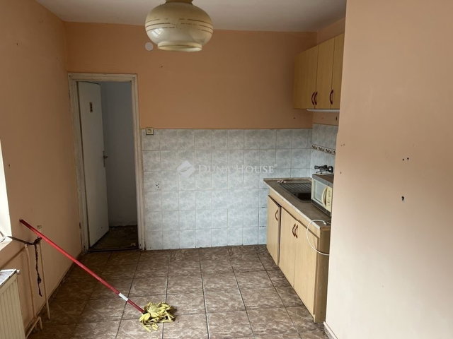 Eladó családi ház, Sárbogárdon 43.9 M Ft, 7 szobás