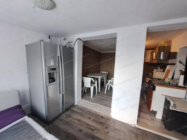 Eladó családi ház, Tatabányán 27.5 M Ft, 3 szobás