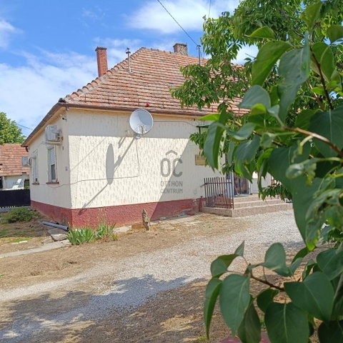 Eladó családi ház, Zalakomáron 27.99 M Ft, 4 szobás
