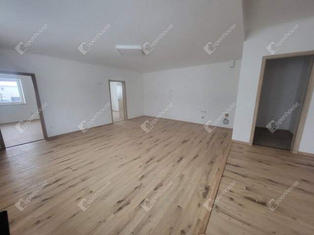 Eladó családi ház, Nyergesújfaluban 79.9 M Ft, 4 szobás