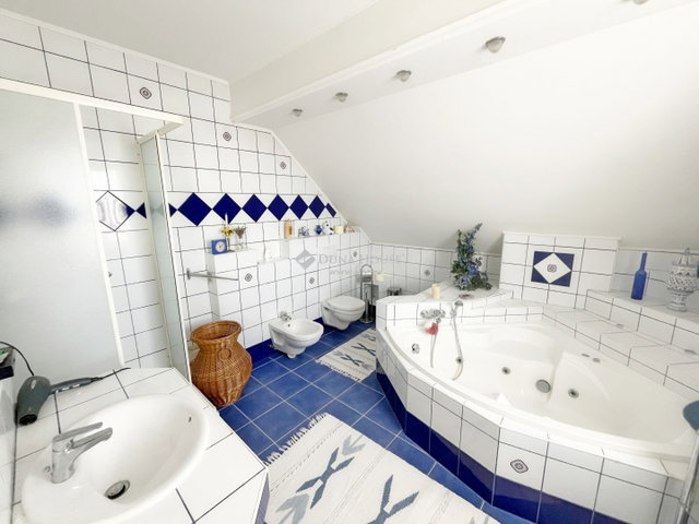 Eladó családi ház, Bőn 94.5 M Ft, 6 szobás