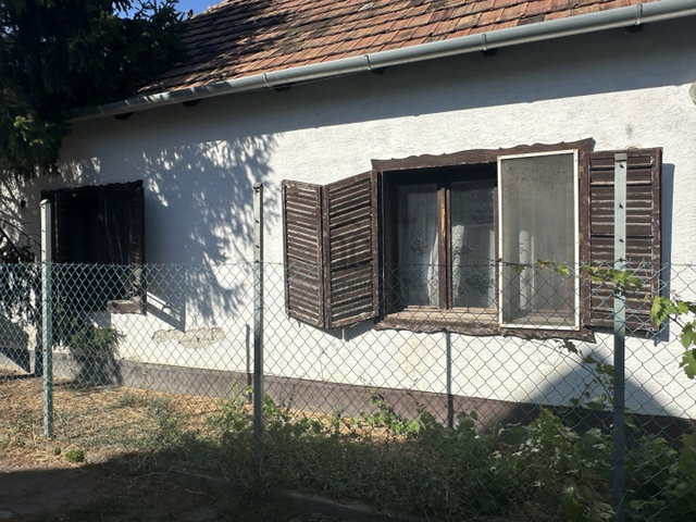 Eladó családi ház, Százhalombattán 54 M Ft, 4 szobás