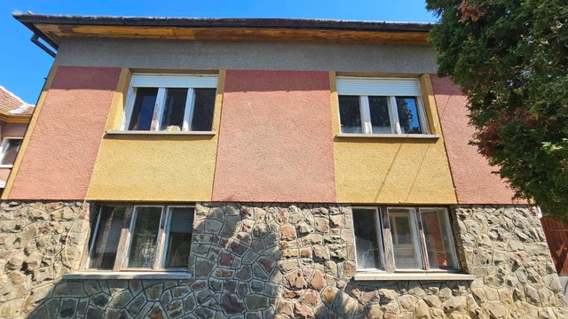 Eladó családi ház, Komlón, Gárdonyi Géza utcában 35.9 M Ft
