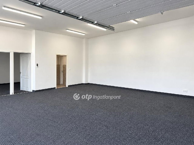 Eladó ipari ingatlan, Várpalotán 79.9 M Ft / költözzbe.hu
