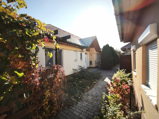 Eladó családi ház, Gödön 119.9 M Ft, 4 szobás