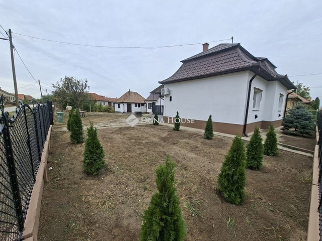 Eladó családi ház, Zsámbokon 50 M Ft, 3 szobás