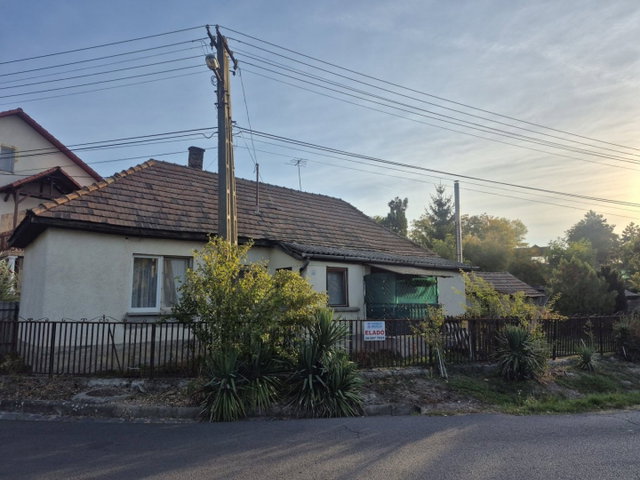Eladó családi ház, Kazáron 8.9 M Ft, 2 szobás