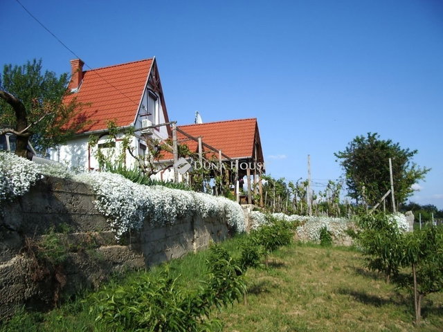 Eladó családi ház, Siklóson 26.5 M Ft, 3 szobás