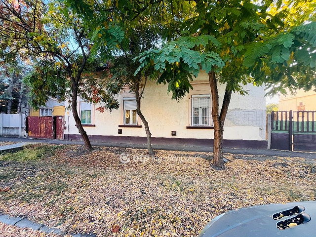 Eladó családi ház, Karcagon 33 M Ft, 1+1 szobás