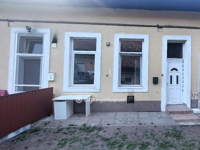 Eladó téglalakás, Budapesten, X. kerületben 41.9 M Ft, 1 szobás