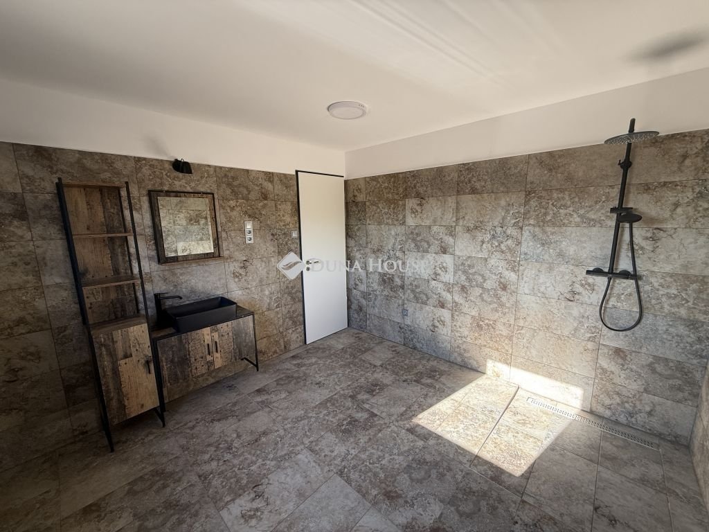 640 m² · 469.000.000 Ft