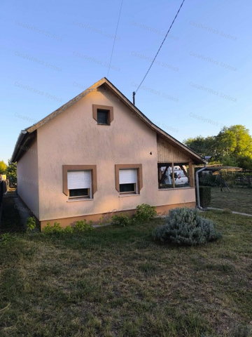 Eladó családi ház, Cserkeszőlőn 40 M Ft, 2 szobás