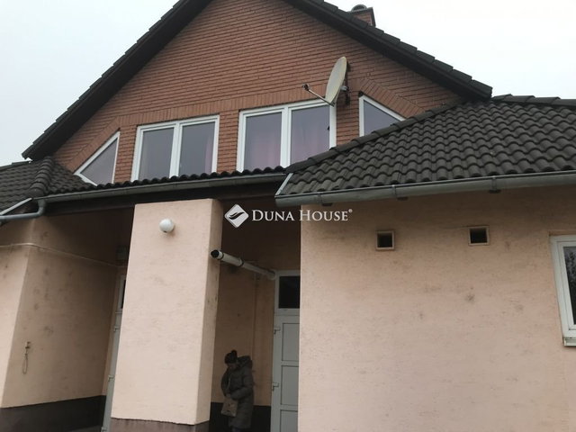 Eladó családi ház, Nagyvenyimen 90 M Ft, 3 szobás