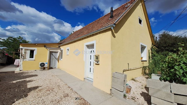 Eladó családi ház, Vácszentlászlón 50 M Ft, 4 szobás