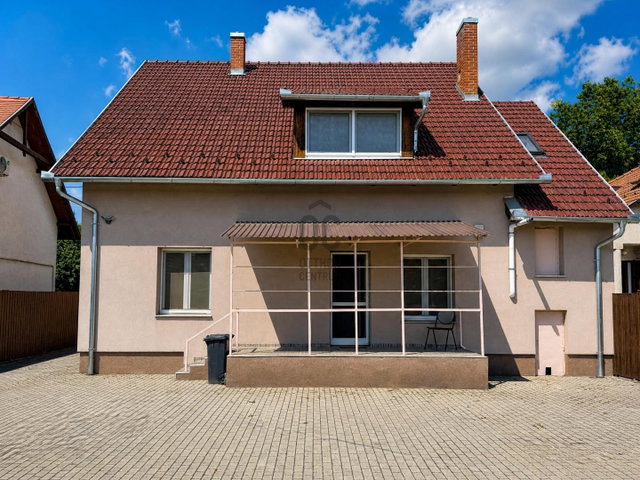 Eladó családi ház, Pécsett, Móra Ferenc utcában 195 M Ft