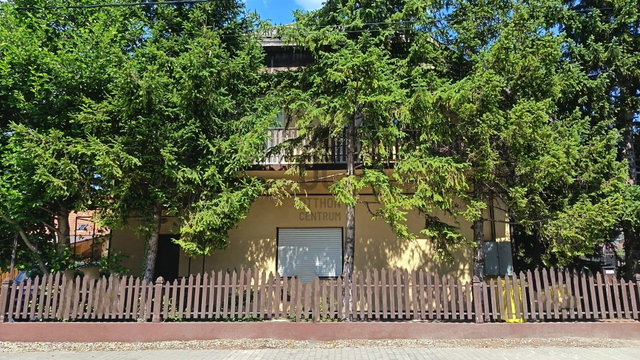 Eladó családi ház, Balatonlelleén 234.5 M Ft, 10 szobás