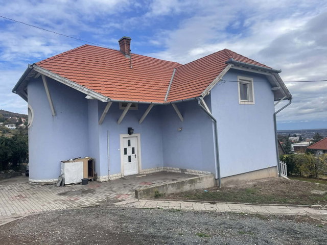 Eladó családi ház, Pécsett 143.9 M Ft, 4 szobás