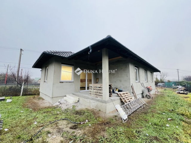 Eladó családi ház, Szigethalmon 99.99 M Ft, 4 szobás
