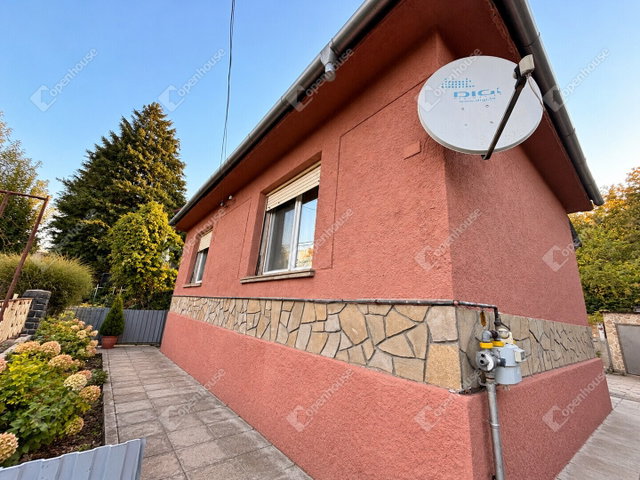 Eladó családi ház, Hévízen 57.5 M Ft, 2 szobás
