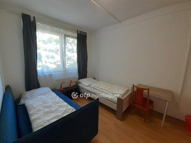 Eladó hotel, Dombóváron 219 M Ft, 24 szobás