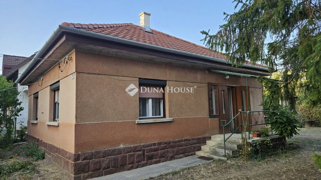 Eladó családi ház, Csopakon 110 M Ft, 2 szobás