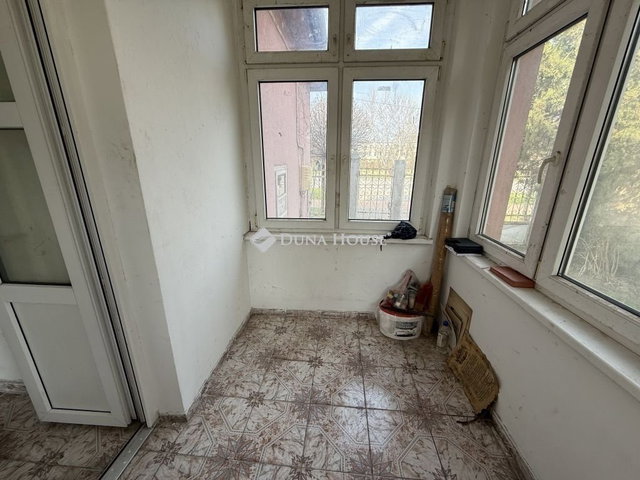 Eladó családi ház, Nyergesújfaluban 59.9 M Ft, 5 szobás