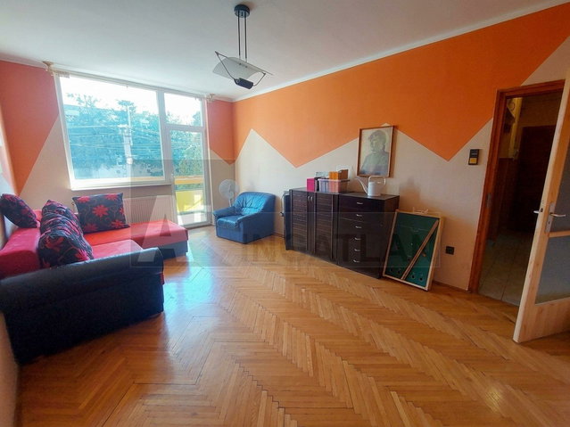 Eladó téglalakás, Szegeden 65 M Ft, 4 szobás