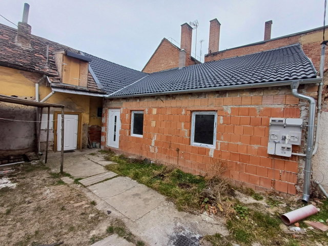 Eladó téglalakás, Szombathelyen 24.99 M Ft, 3 szobás