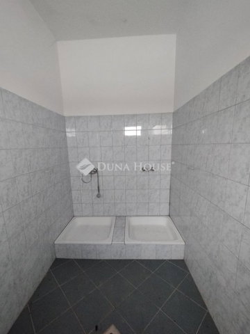 Eladó ipari ingatlan, Újszentivánon 53.5 M Ft