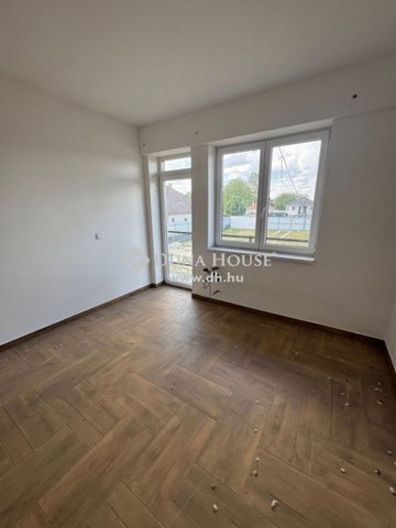 Eladó családi ház, Újfehértón 59.4 M Ft, 8 szobás