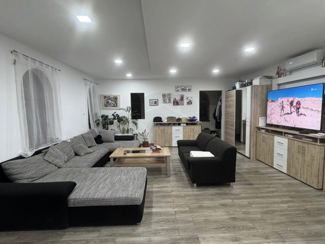 Eladó családi ház, Kónyon 89.9 M Ft, 2 szobás
