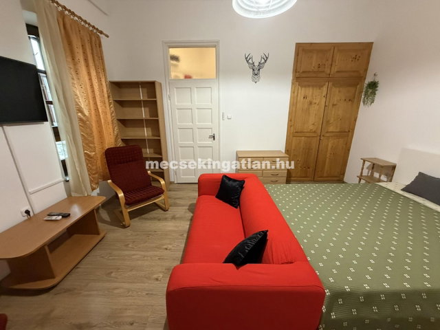 Kiadó téglalakás, albérlet, Pécsett, Jókai utcában, 2 szobás
