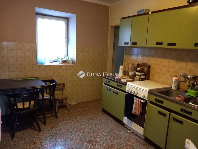 Eladó családi ház, Karádon 24.9 M Ft, 4 szobás