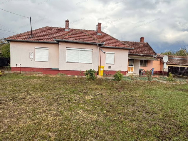 Eladó családi ház, Sarkadon 12.5 M Ft, 2 szobás
