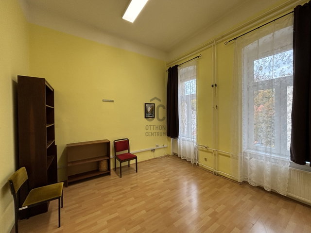 Kiadó iroda, Pécsett 60 E Ft / hó / költözzbe.hu